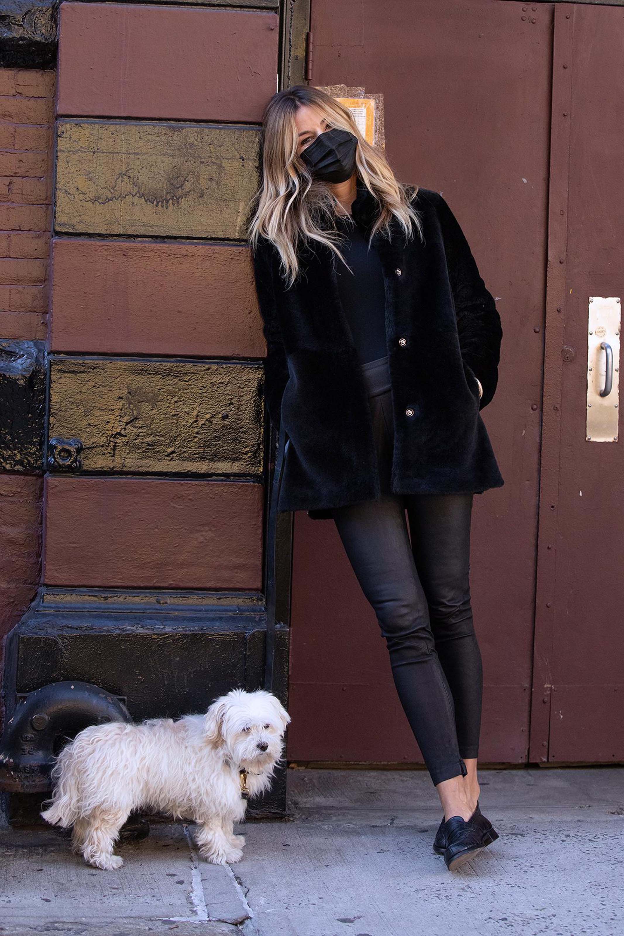 Kelly Killoren Bensimon walking her dog in New York