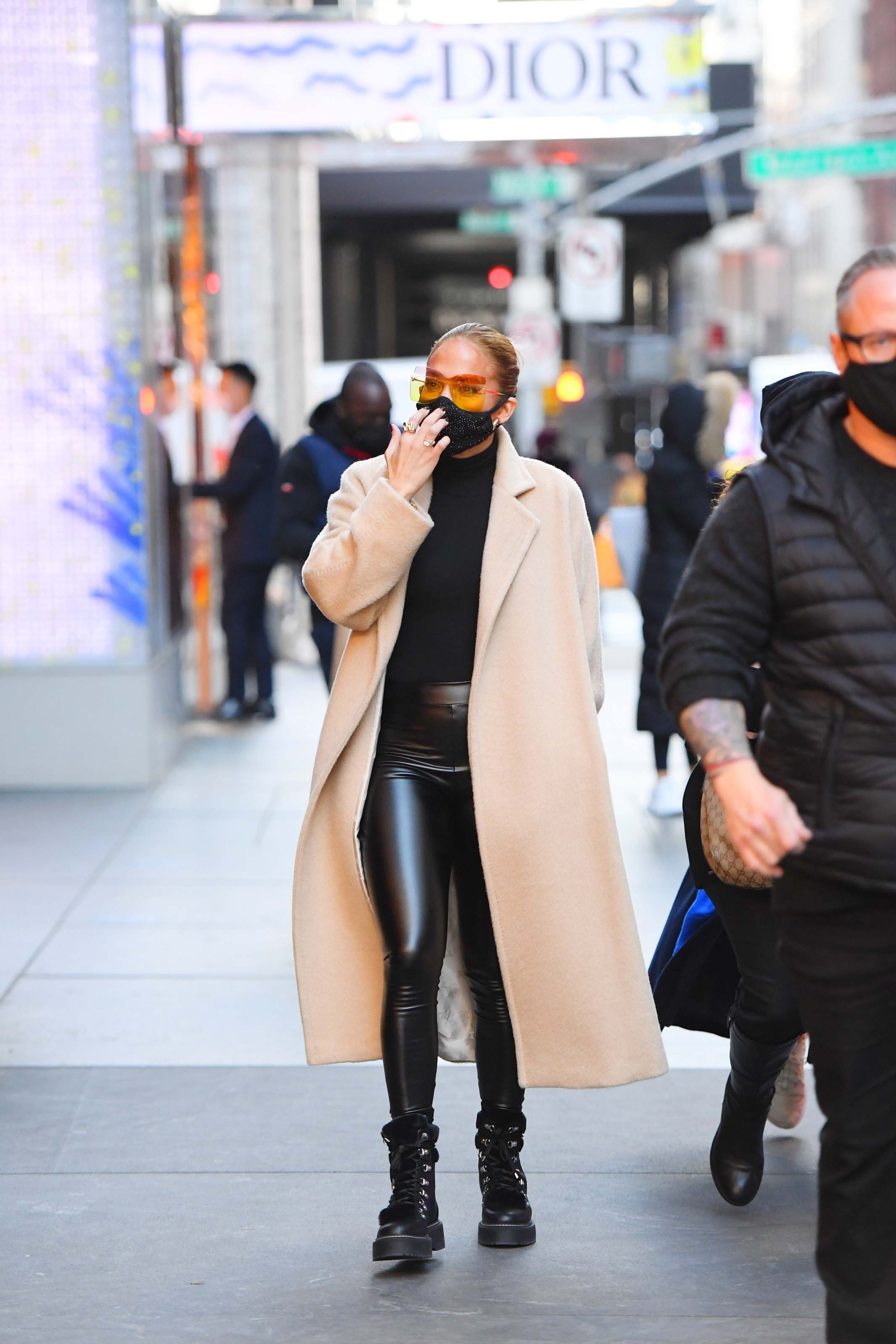 Jennifer Lopez seen at Dior boutique