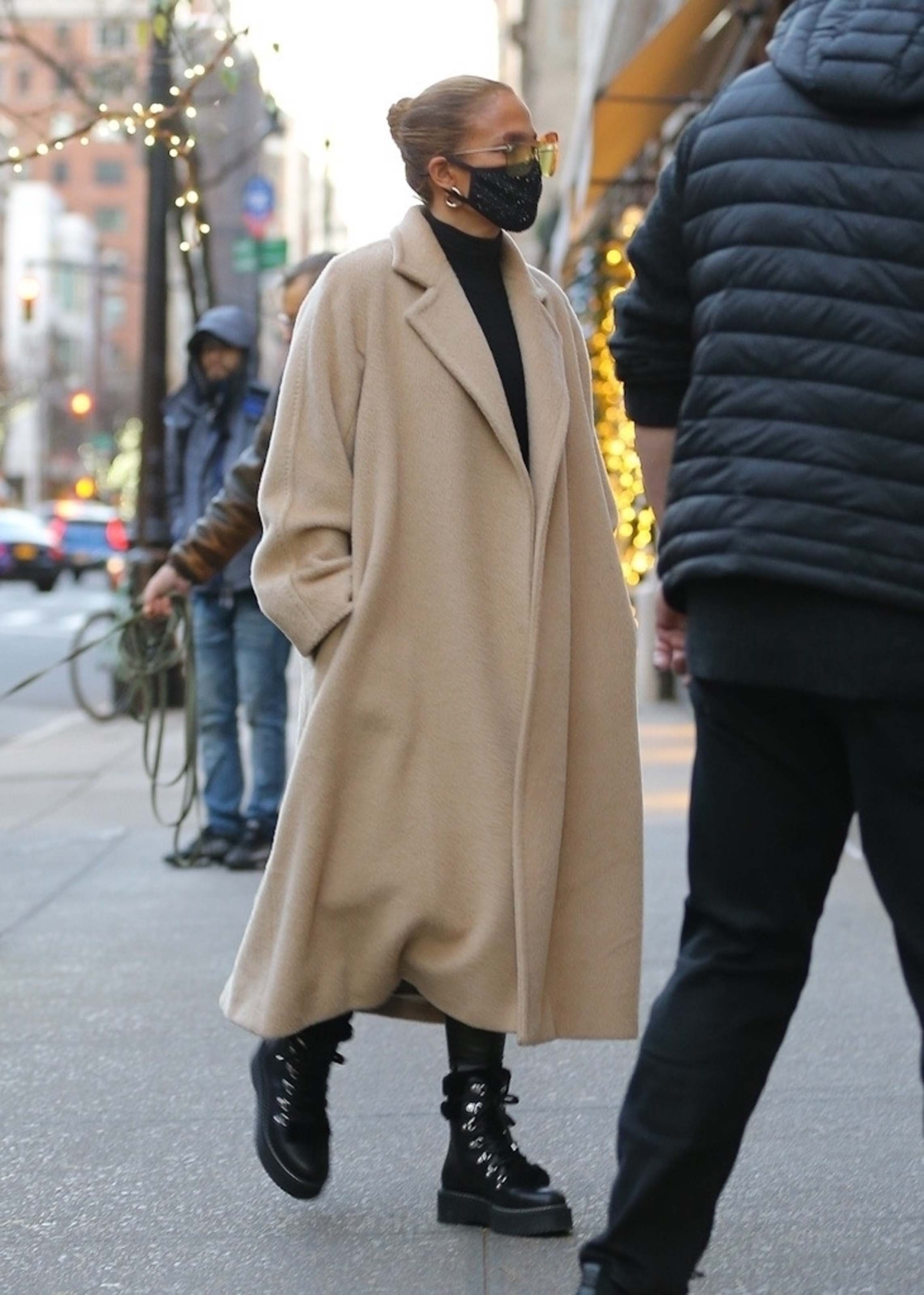 Jennifer Lopez seen at Dior boutique