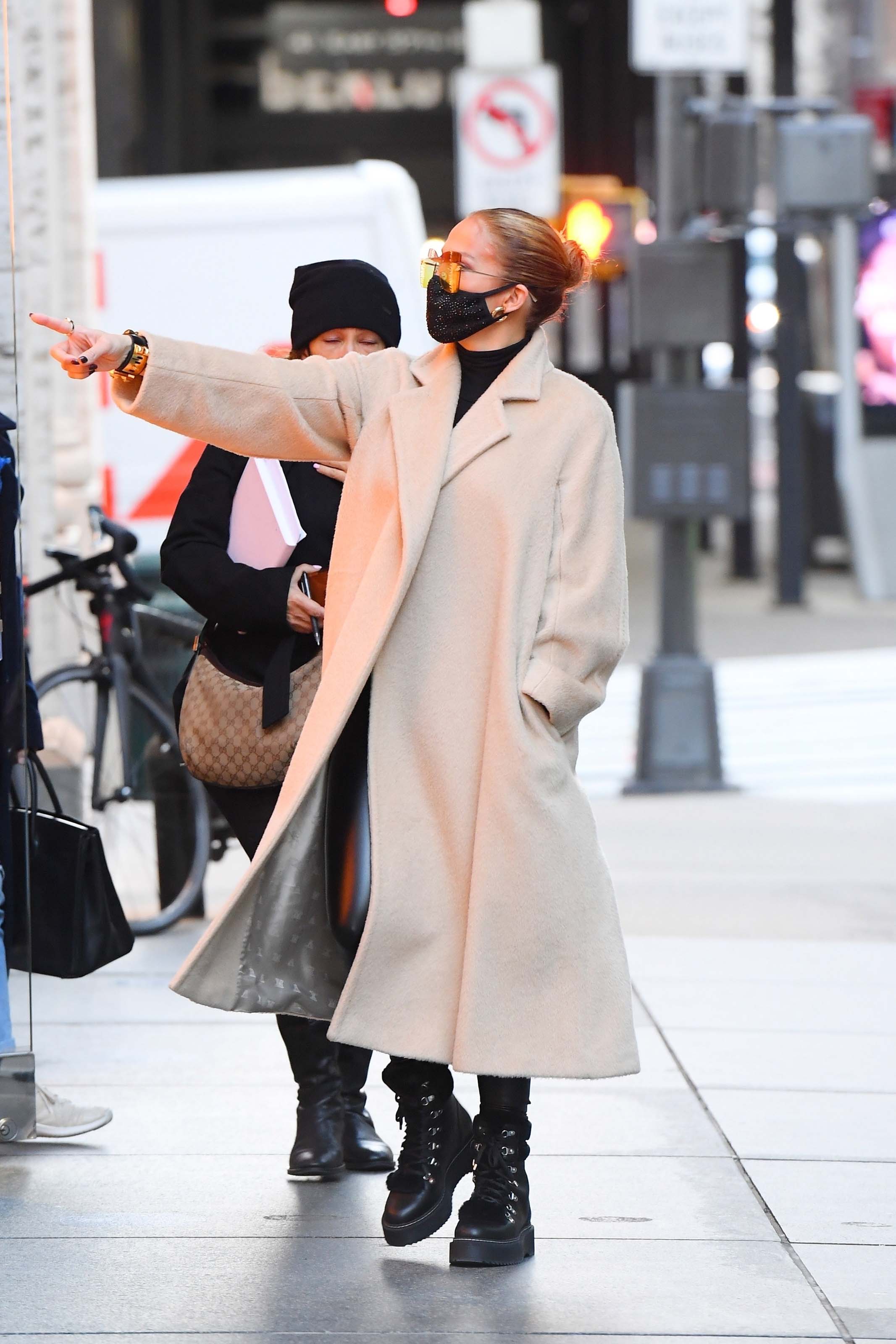 Jennifer Lopez seen at Dior boutique