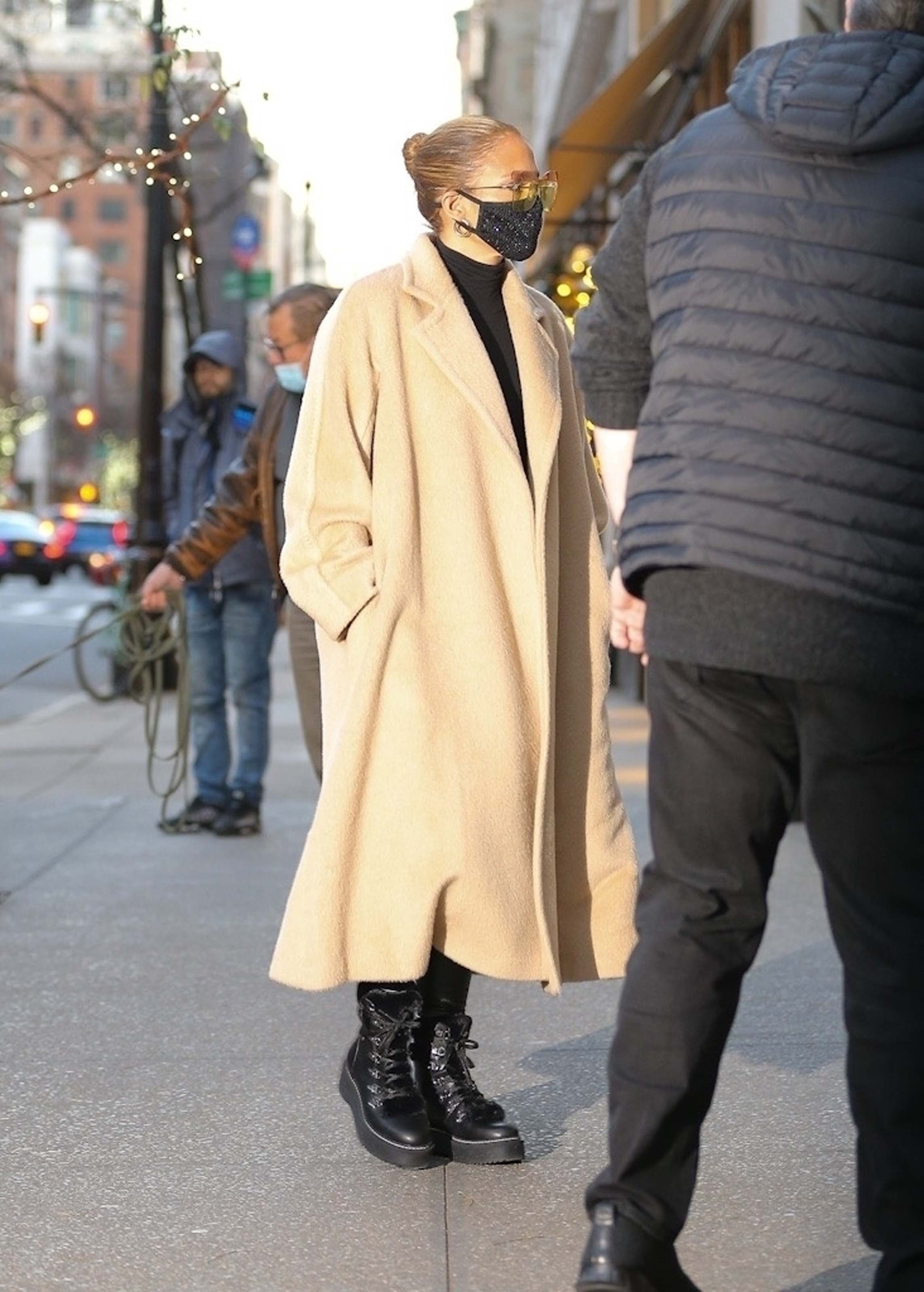 Jennifer Lopez seen at Dior boutique