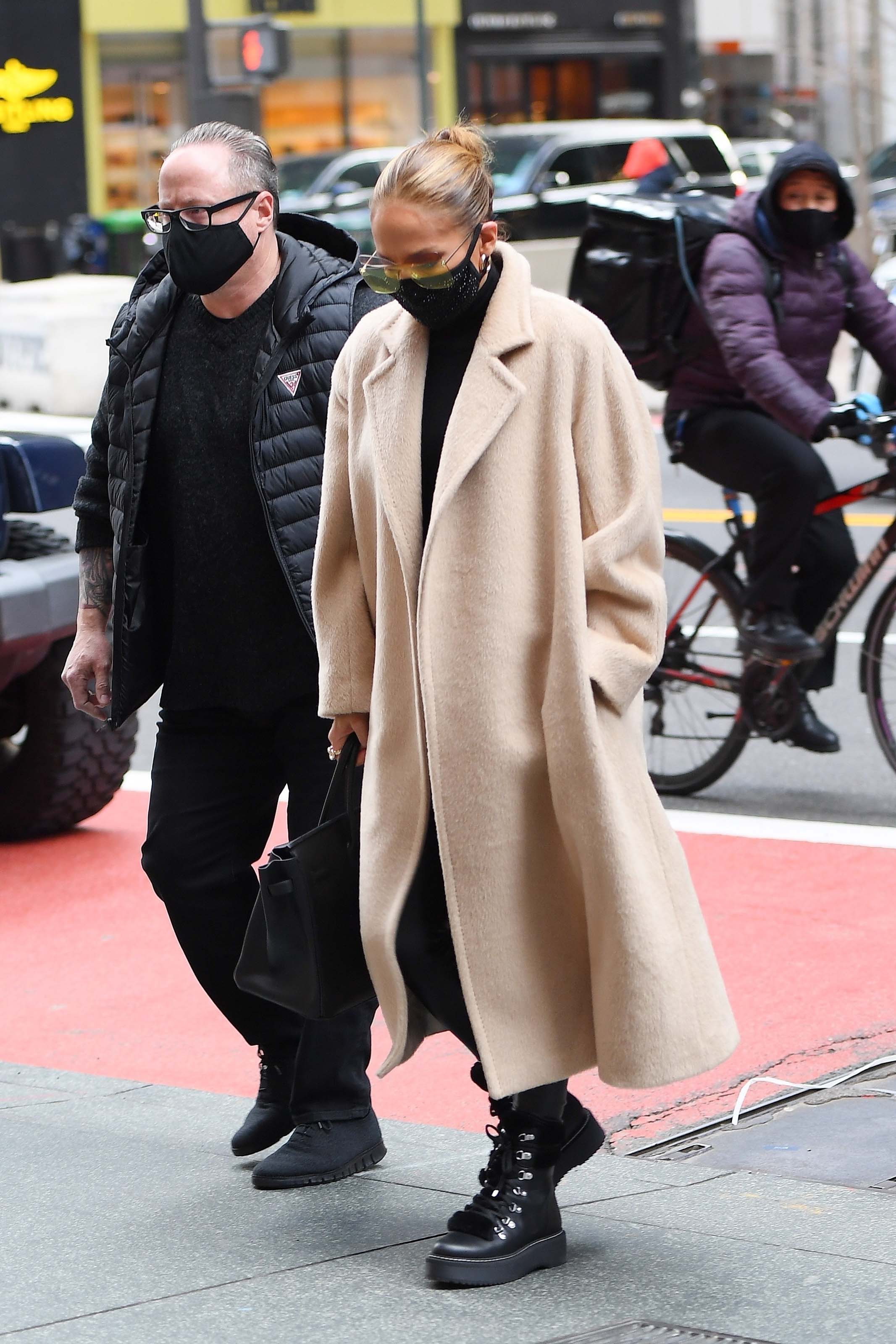 Jennifer Lopez seen at Dior boutique