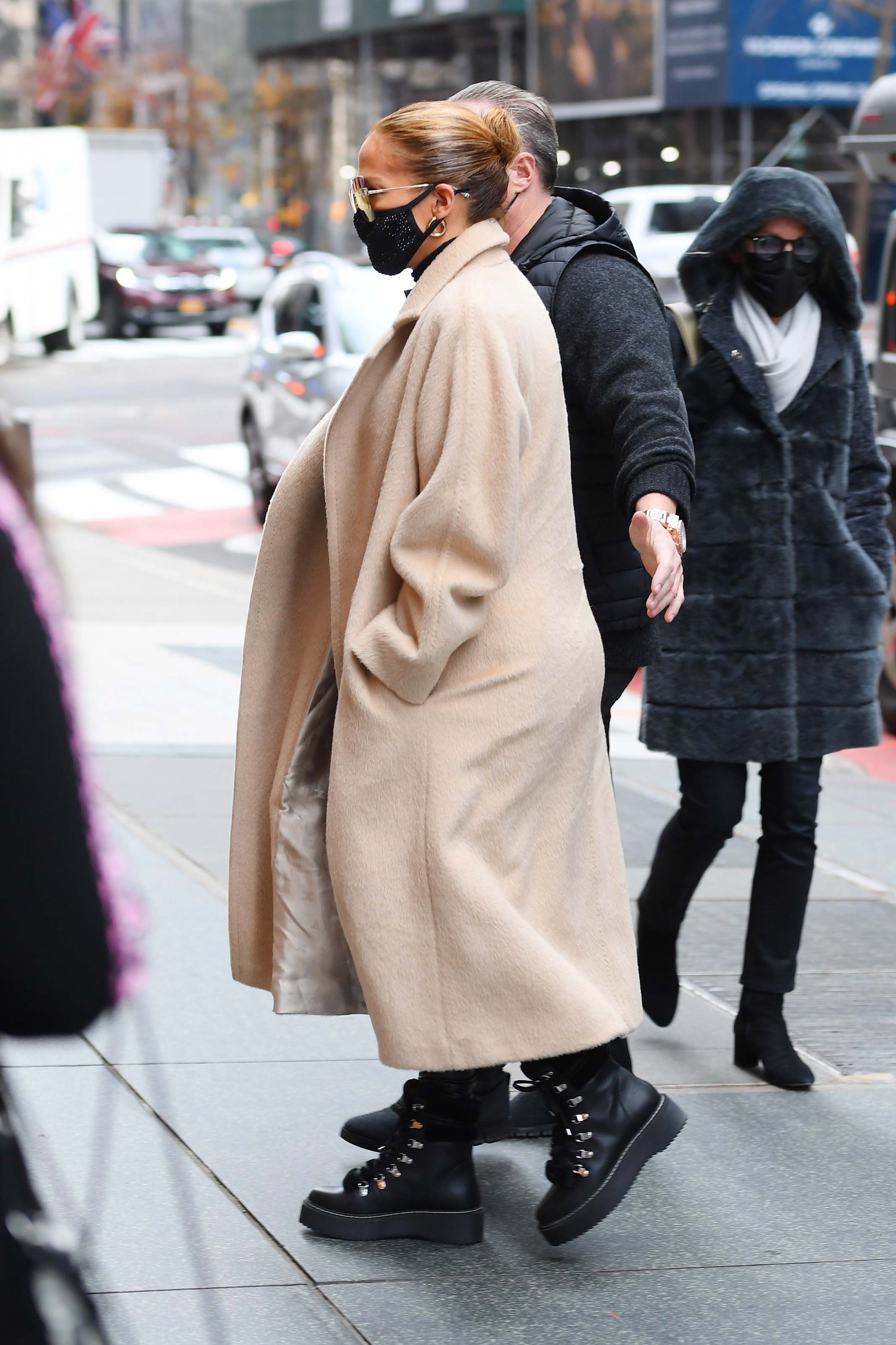 Jennifer Lopez seen at Dior boutique