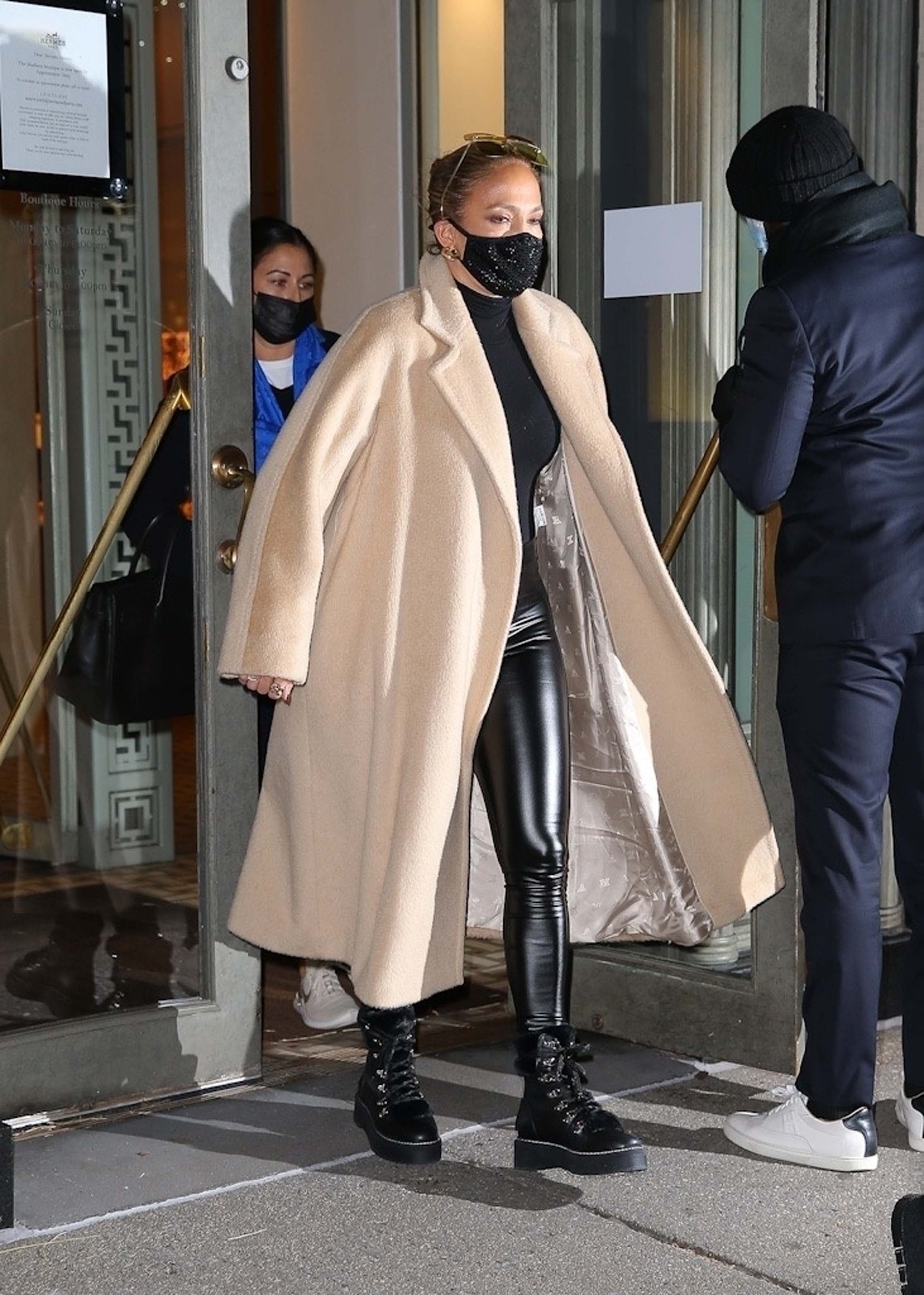 Jennifer Lopez seen at Dior boutique