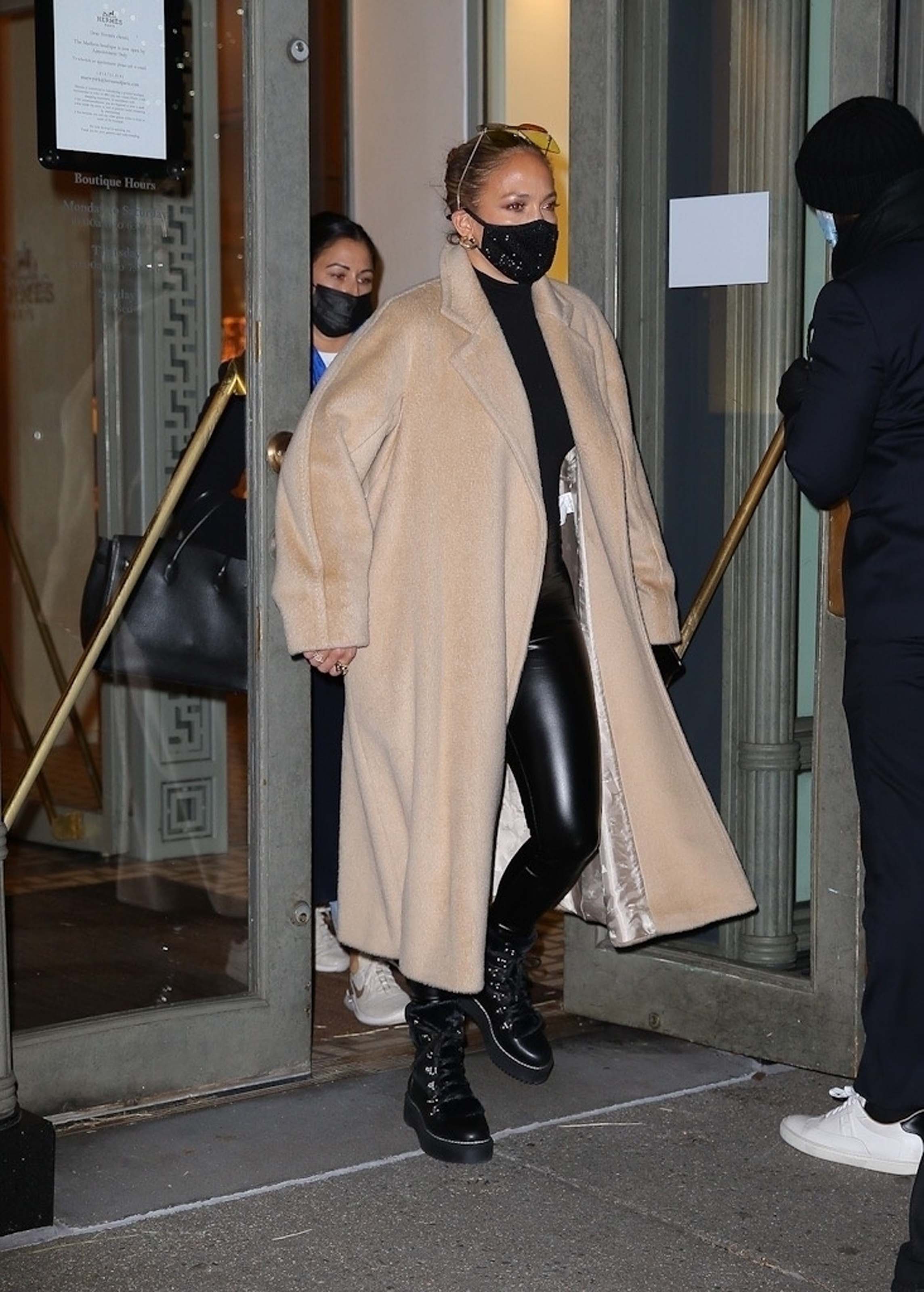 Jennifer Lopez seen at Dior boutique
