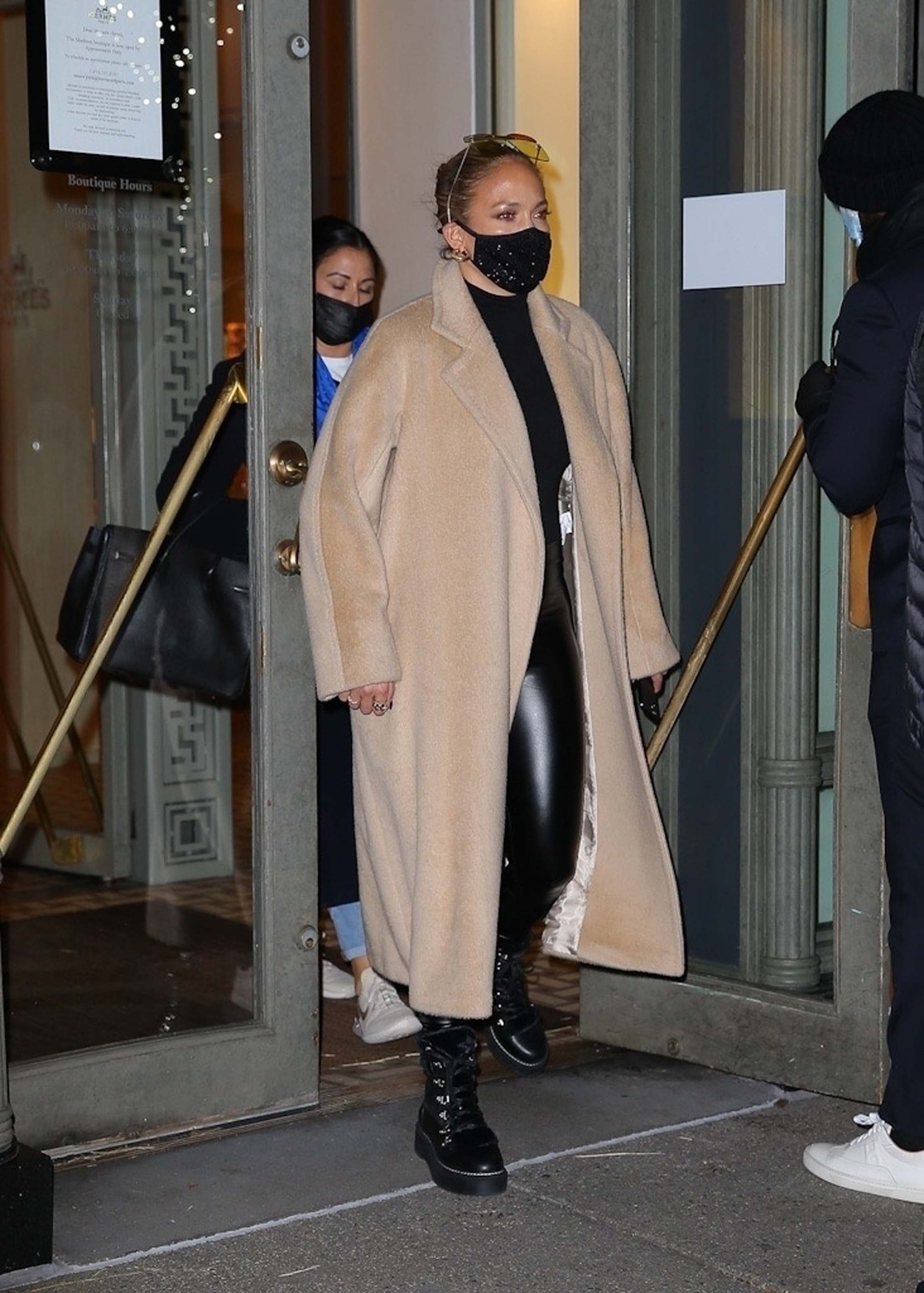 Jennifer Lopez seen at Dior boutique