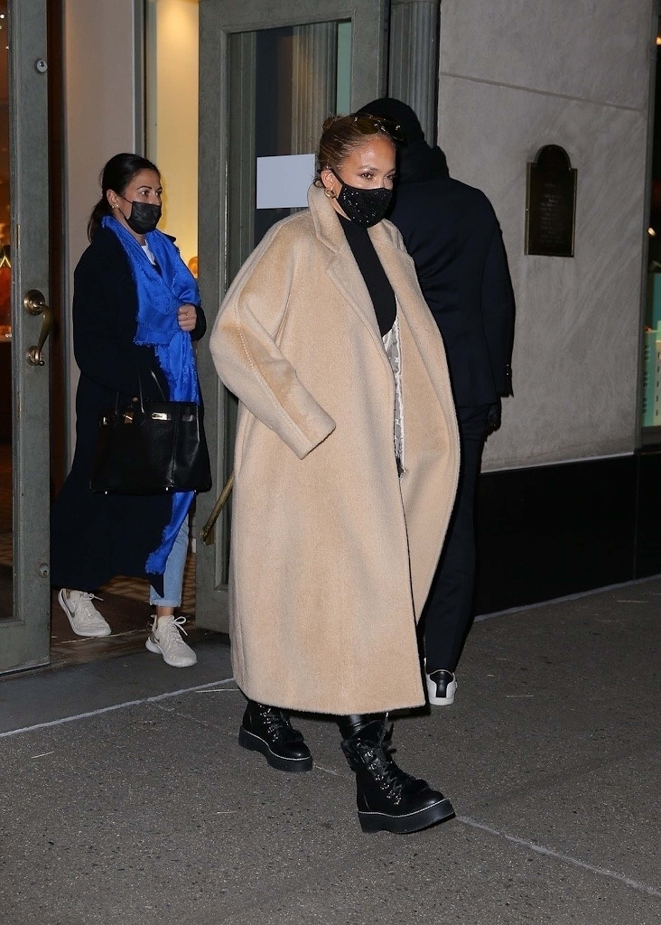 Jennifer Lopez seen at Dior boutique