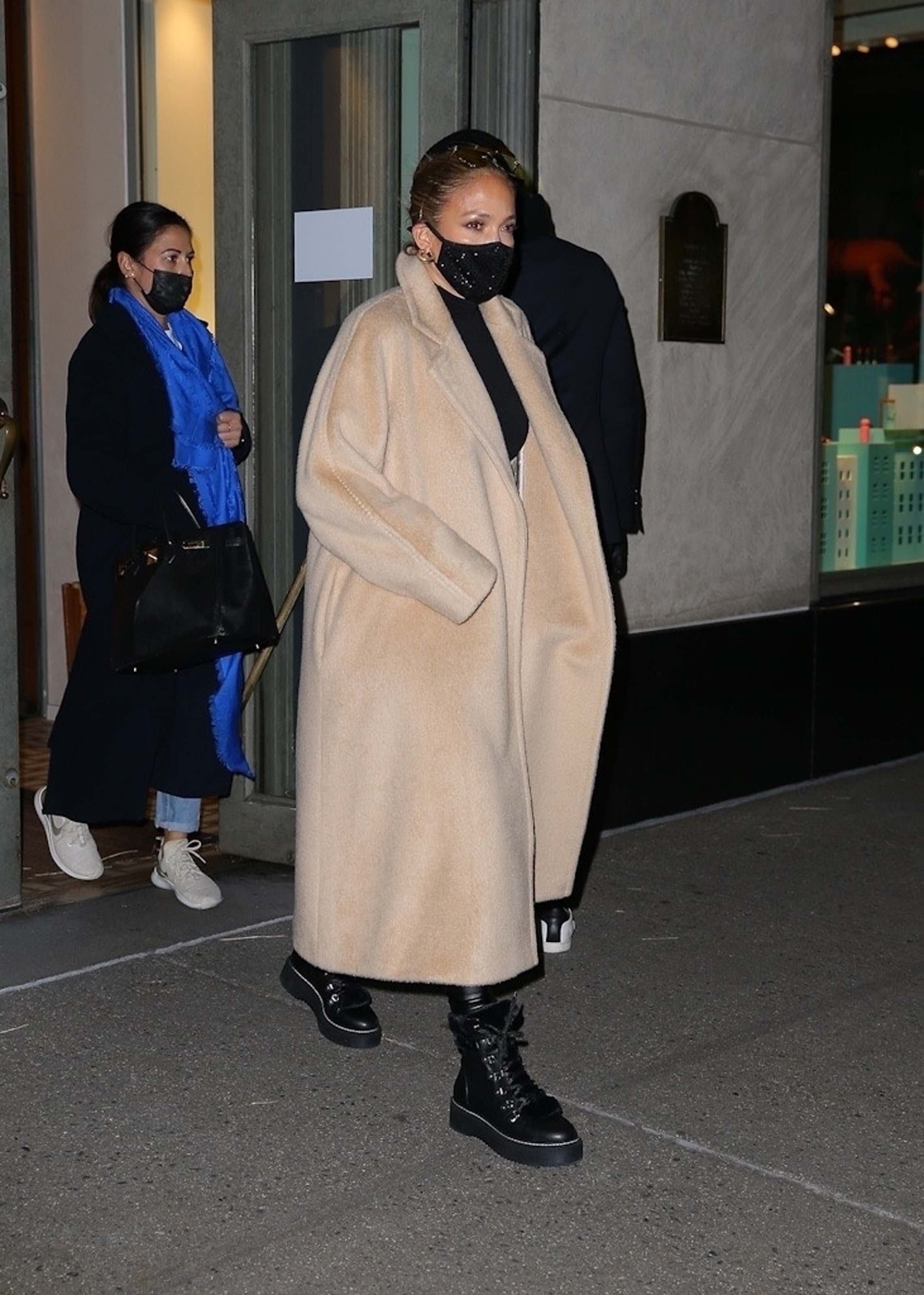 Jennifer Lopez seen at Dior boutique