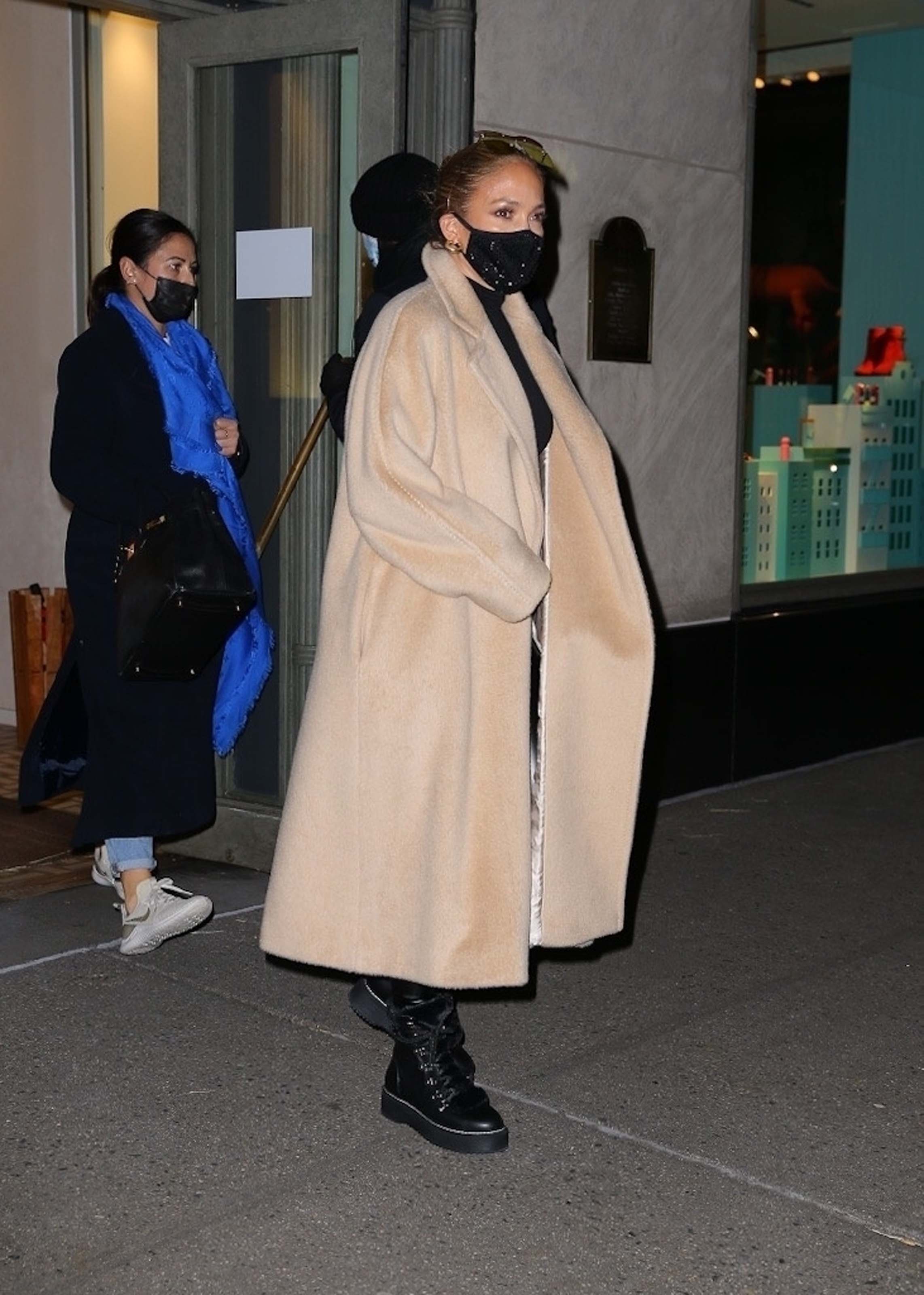 Jennifer Lopez seen at Dior boutique