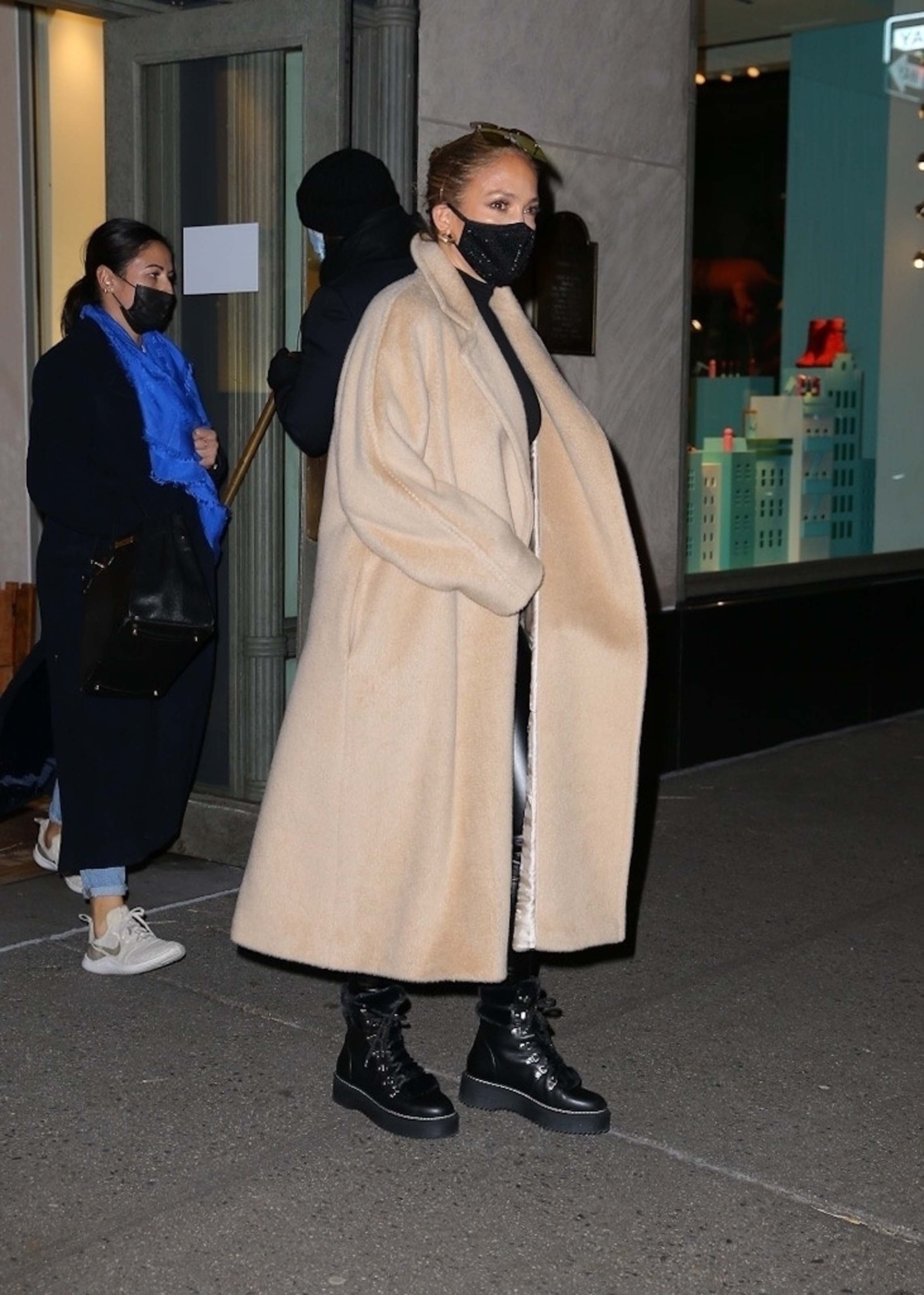 Jennifer Lopez seen at Dior boutique