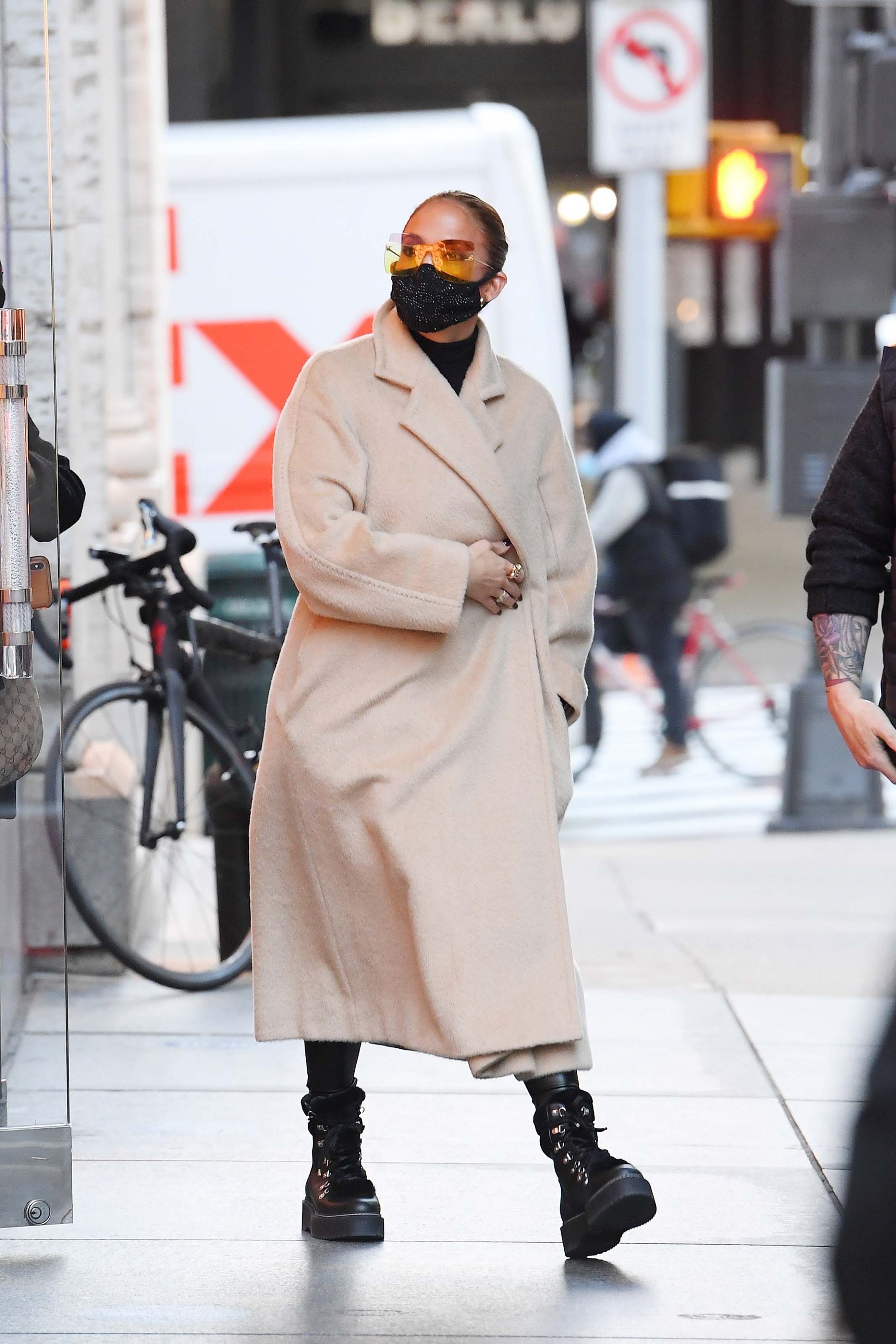 Jennifer Lopez seen at Dior boutique