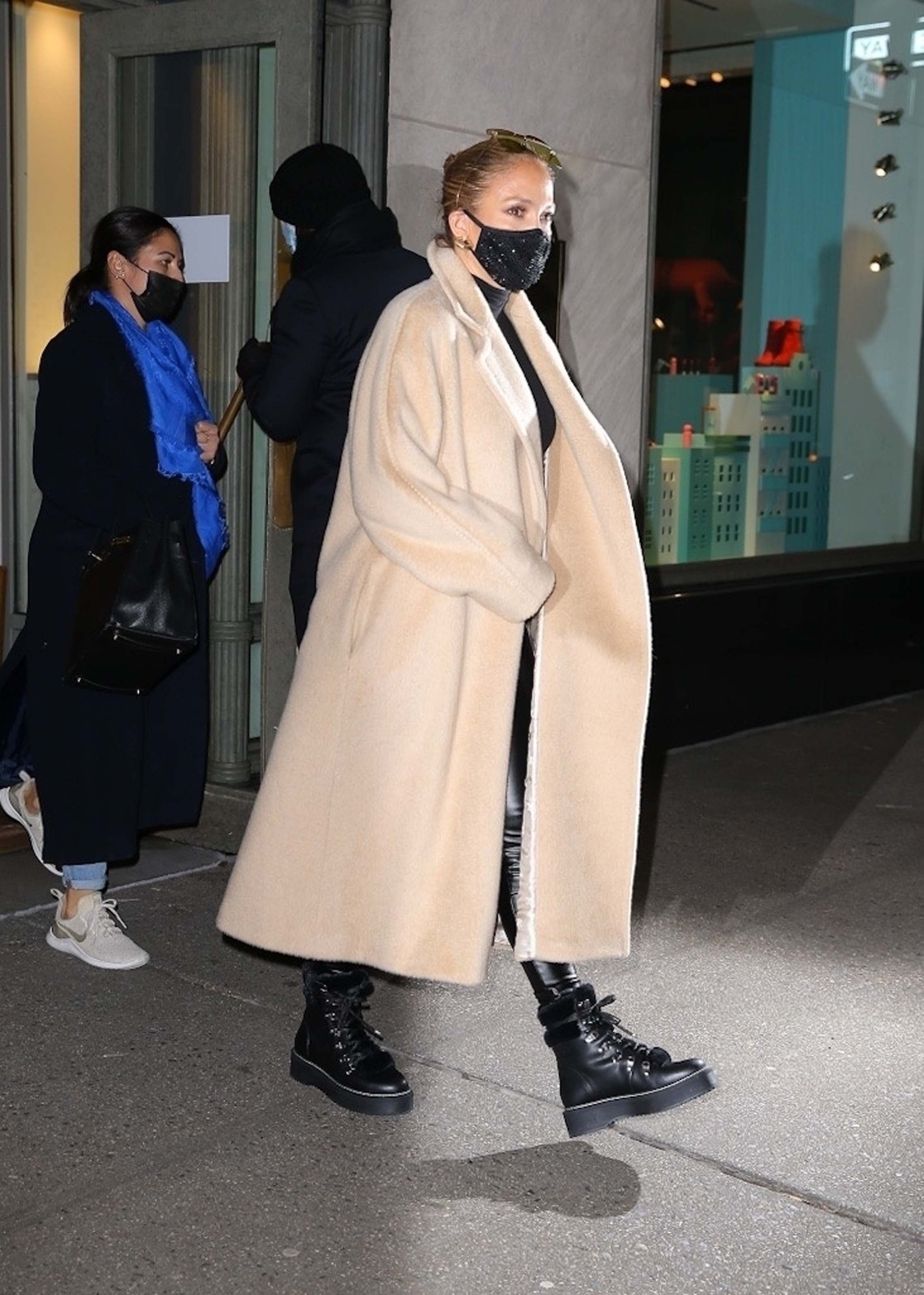 Jennifer Lopez seen at Dior boutique