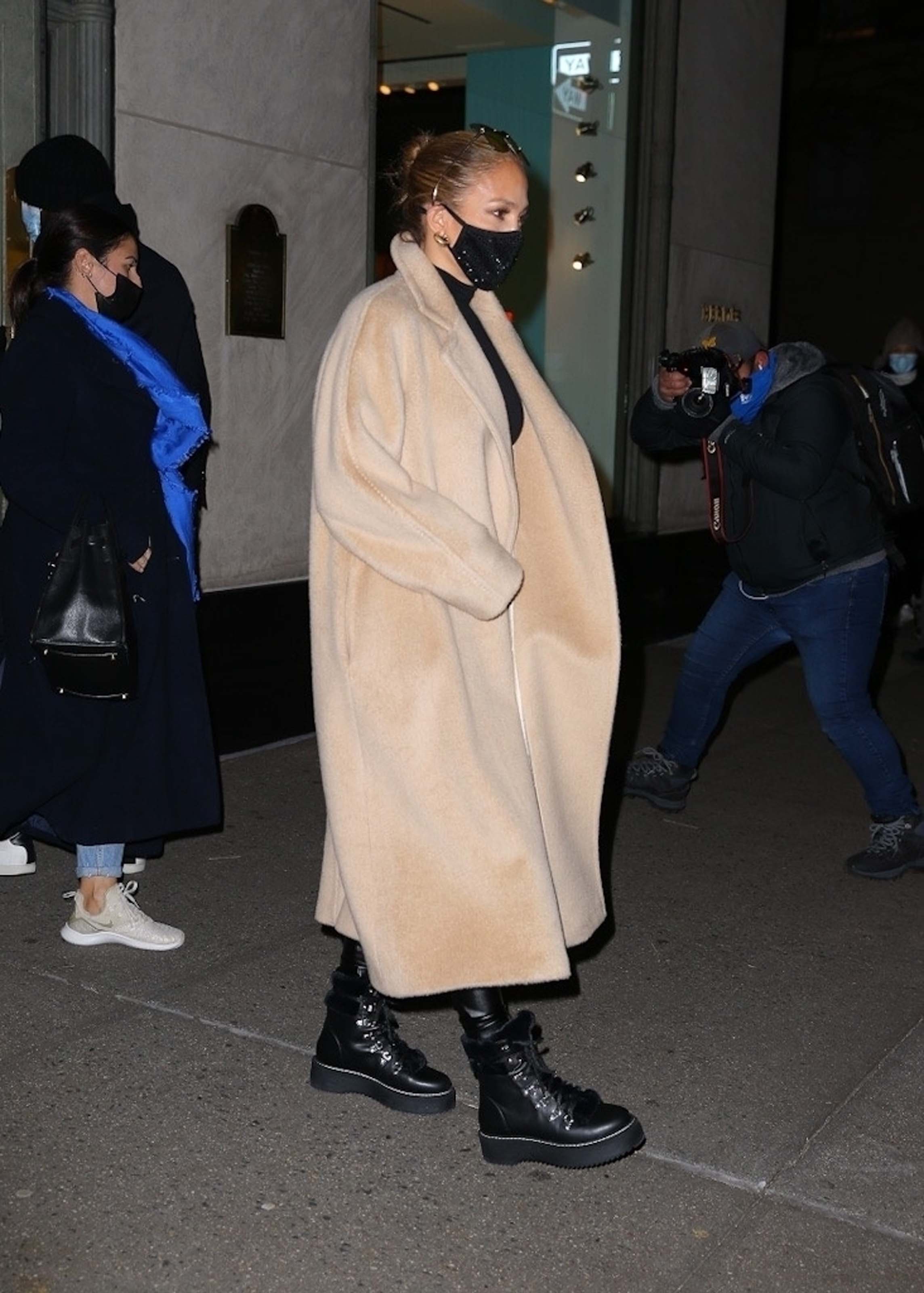 Jennifer Lopez seen at Dior boutique