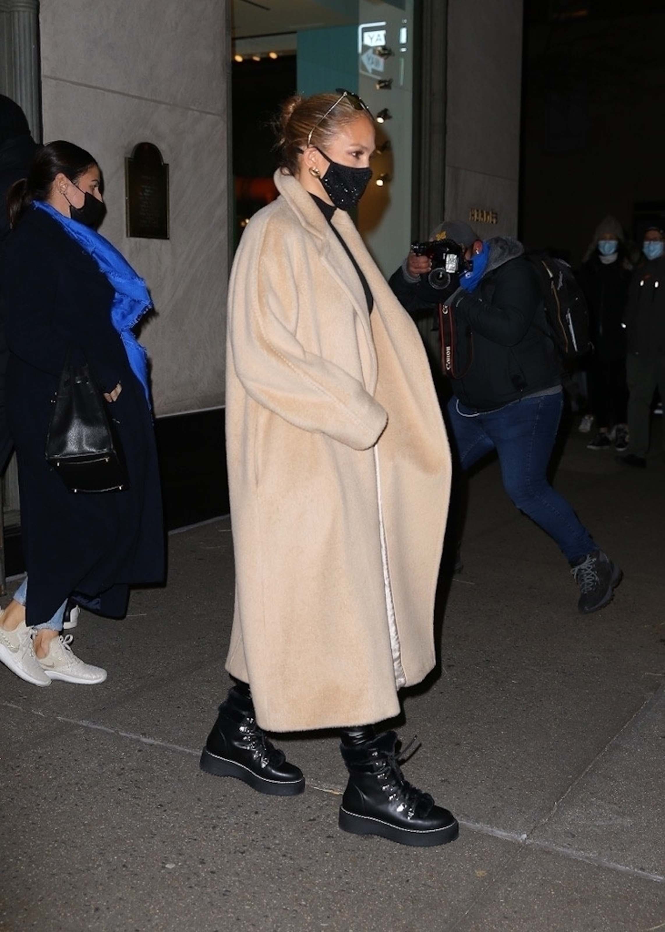 Jennifer Lopez seen at Dior boutique