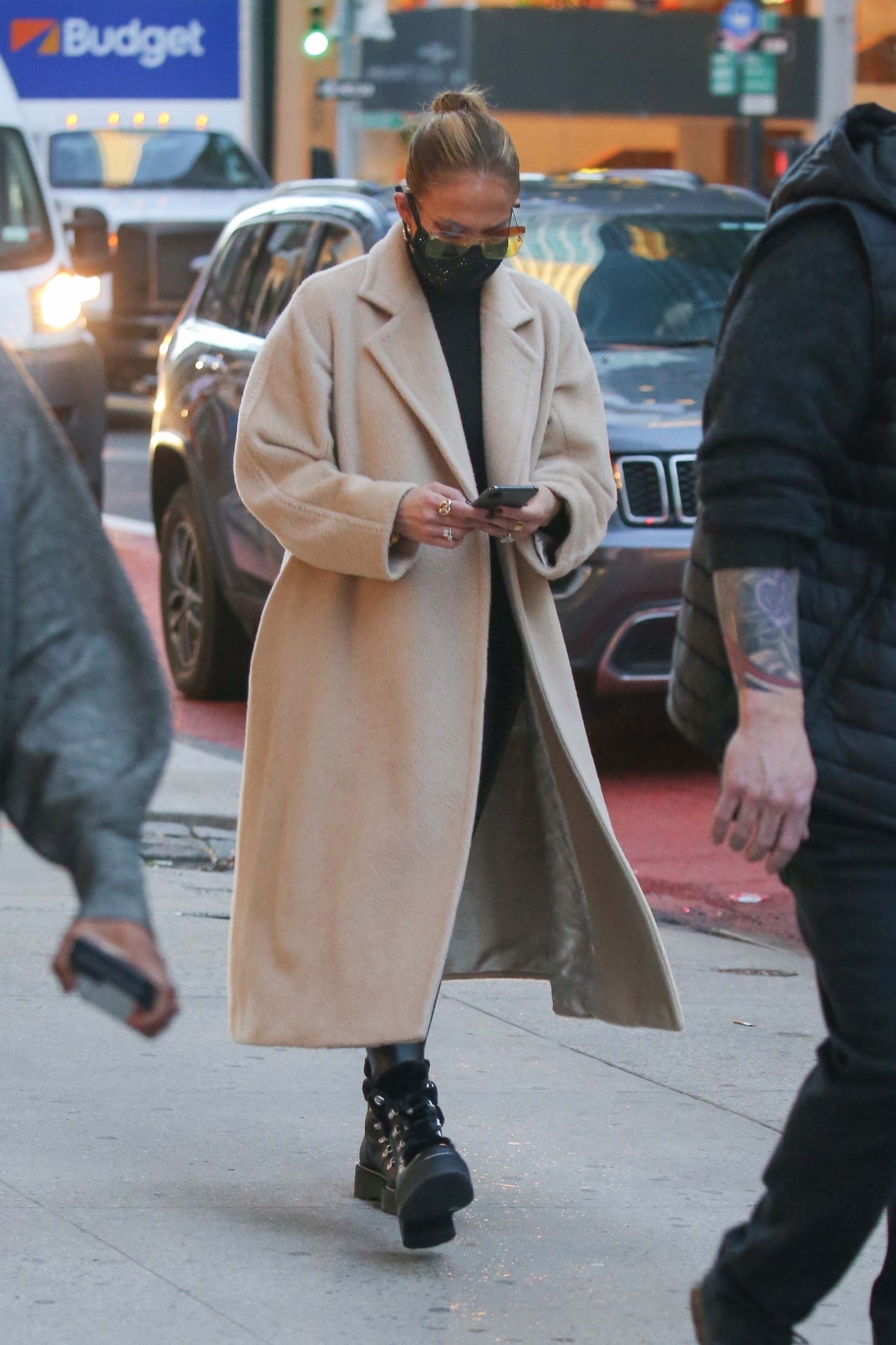 Jennifer Lopez seen at Dior boutique