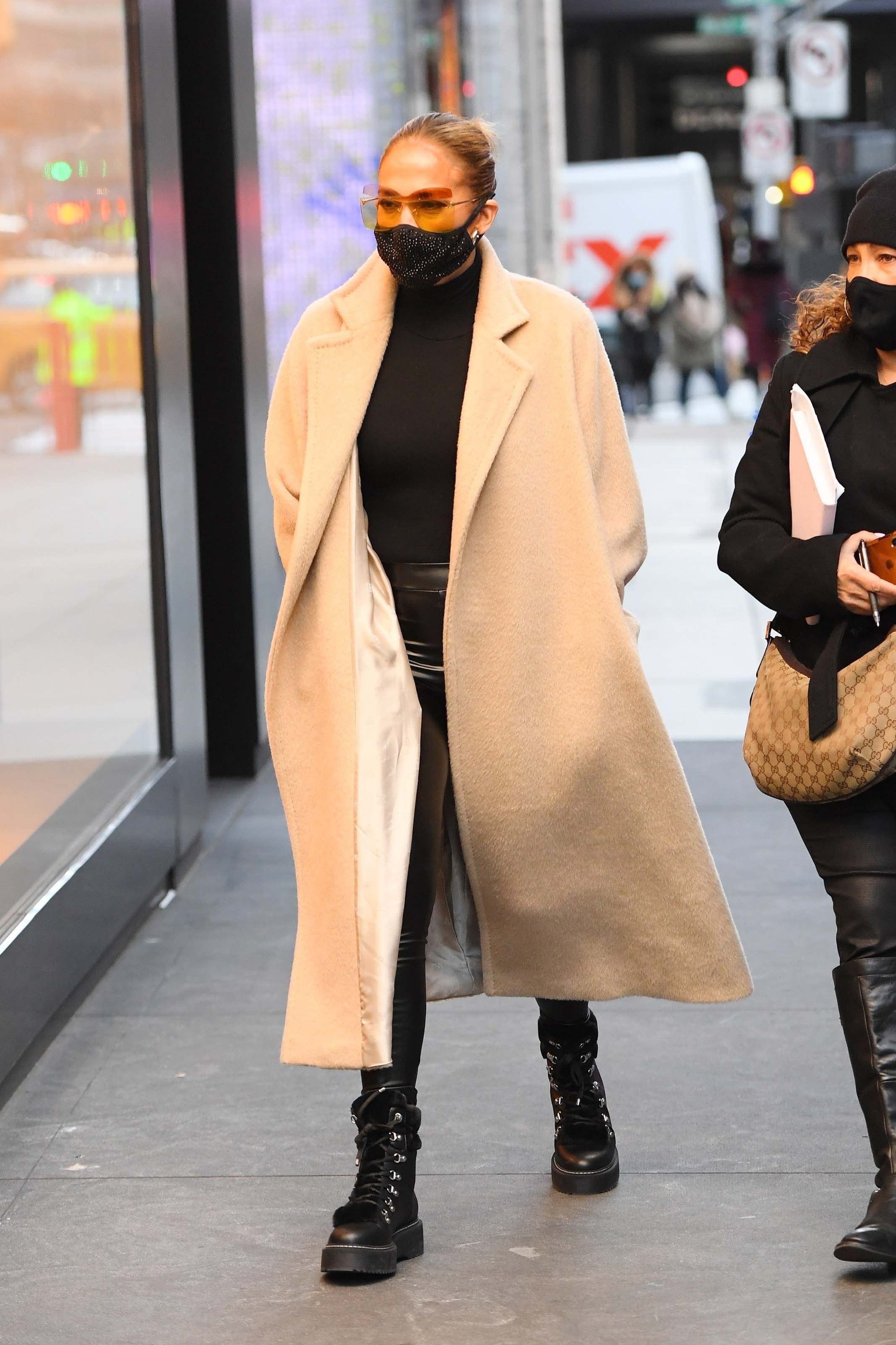 Jennifer Lopez seen at Dior boutique