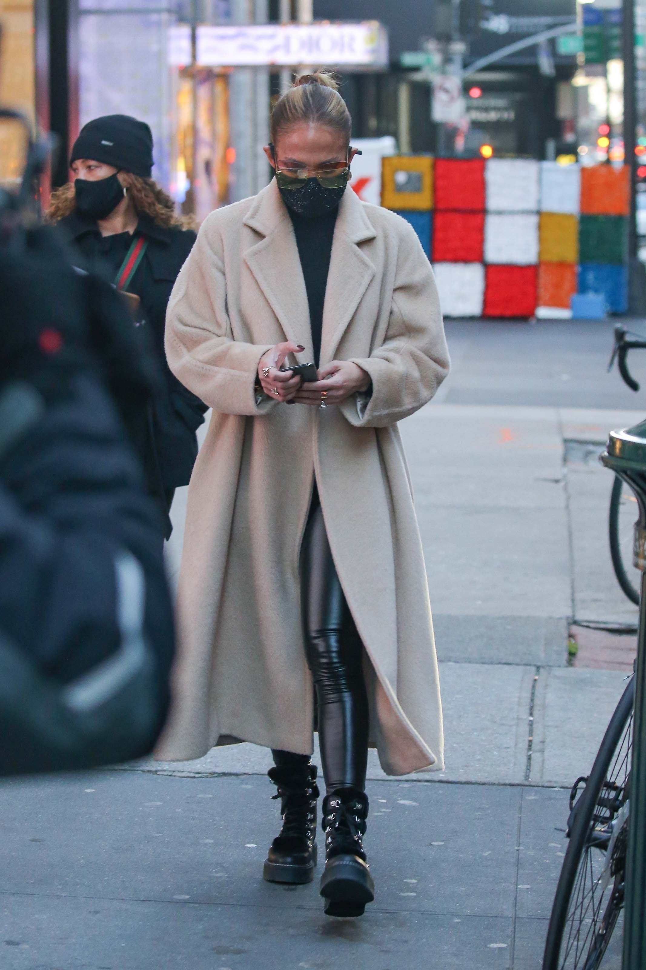 Jennifer Lopez seen at Dior boutique