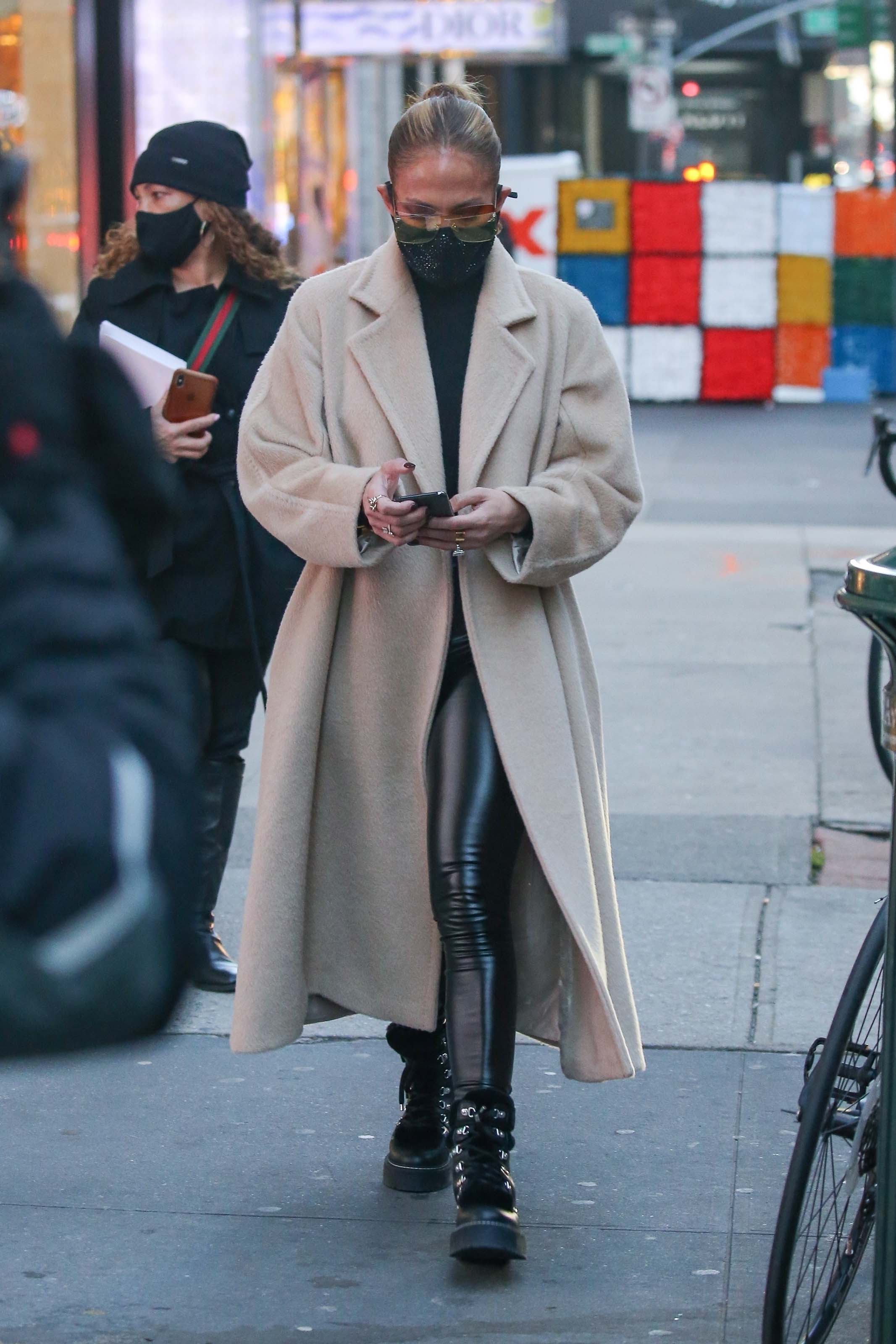 Jennifer Lopez seen at Dior boutique