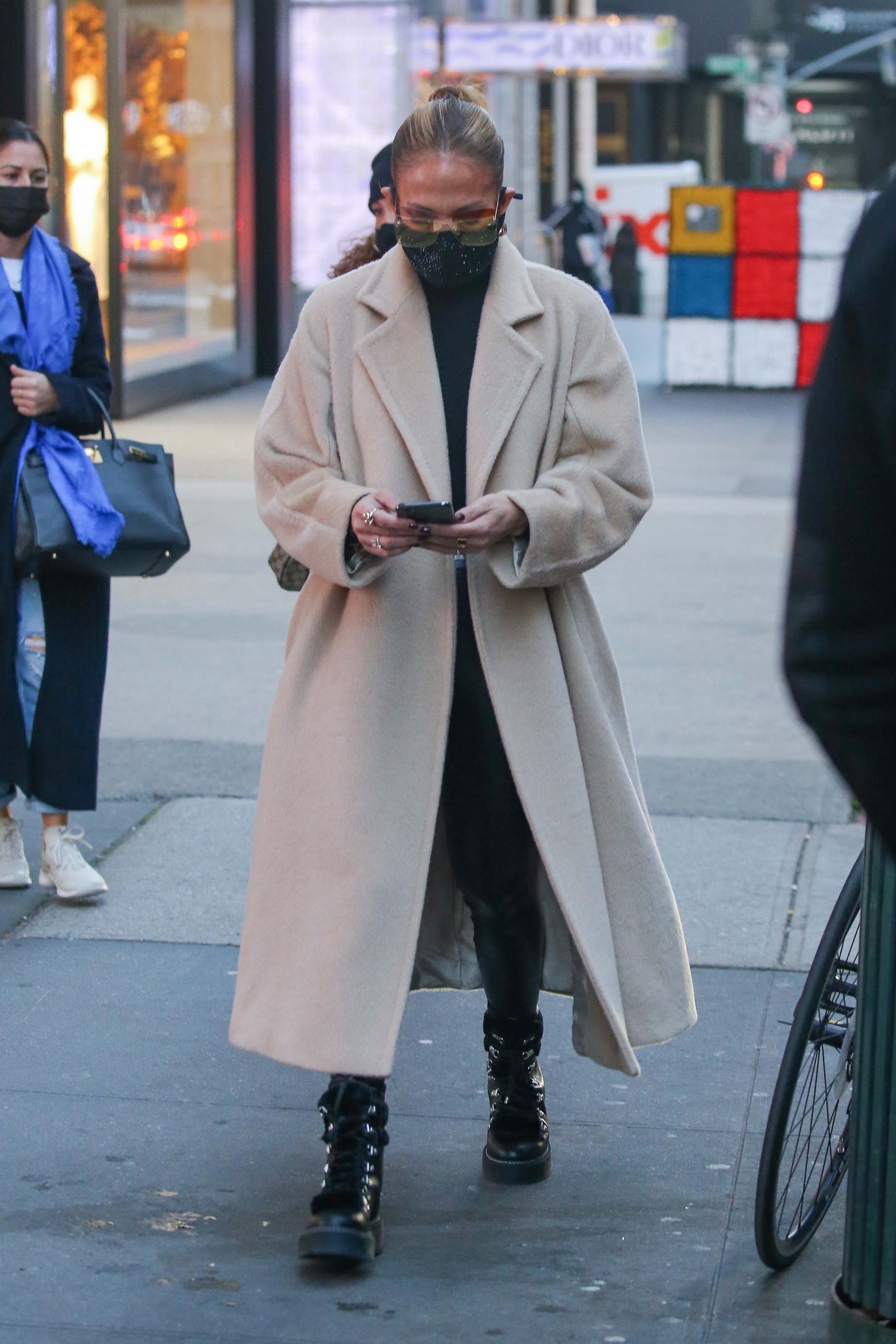 Jennifer Lopez seen at Dior boutique