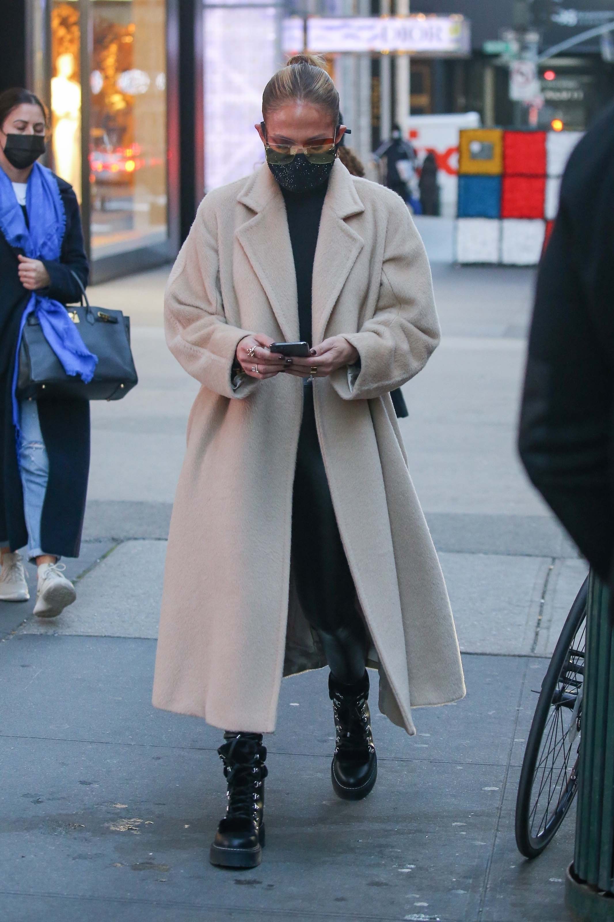 Jennifer Lopez seen at Dior boutique