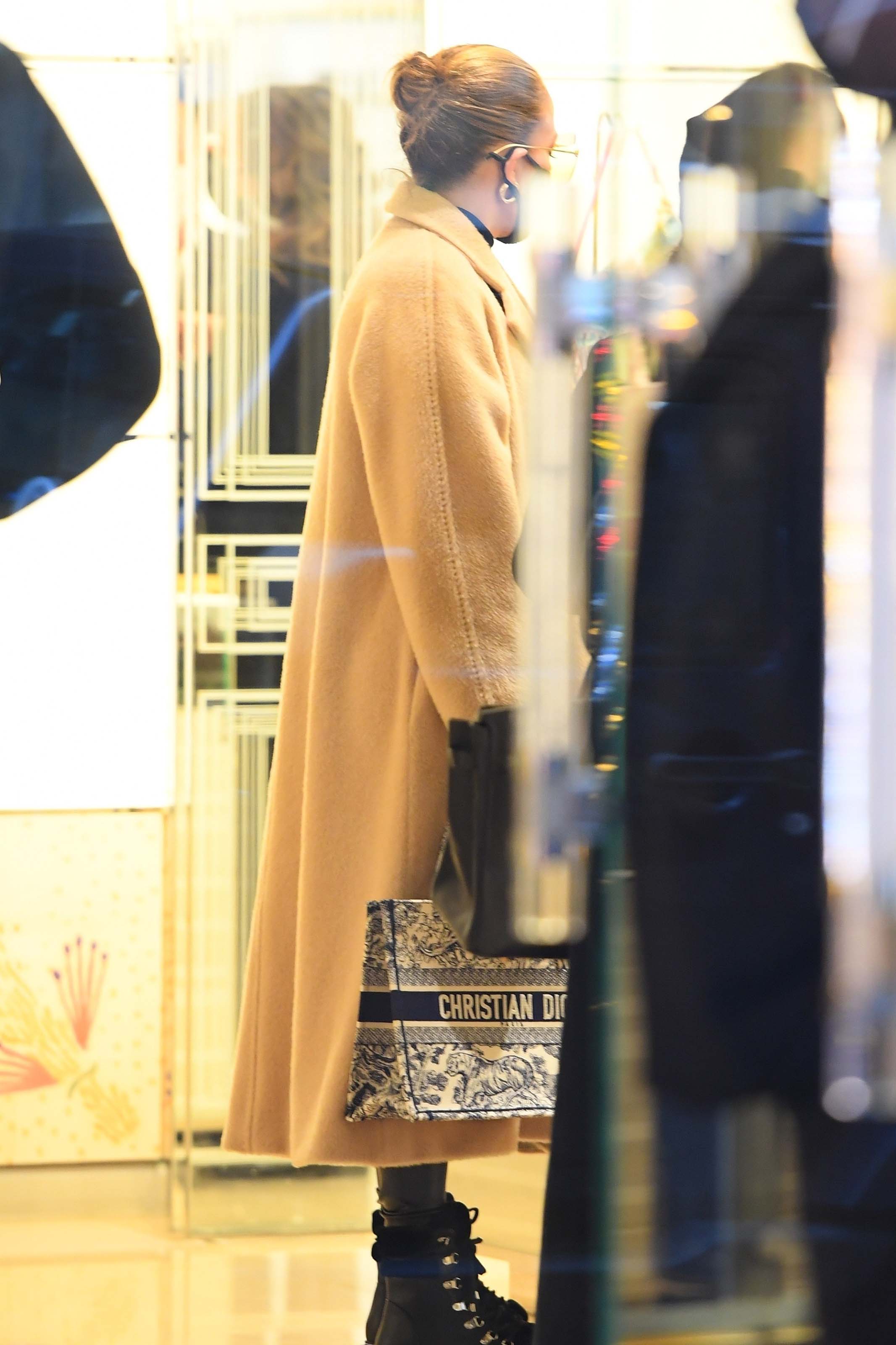 Jennifer Lopez seen at Dior boutique