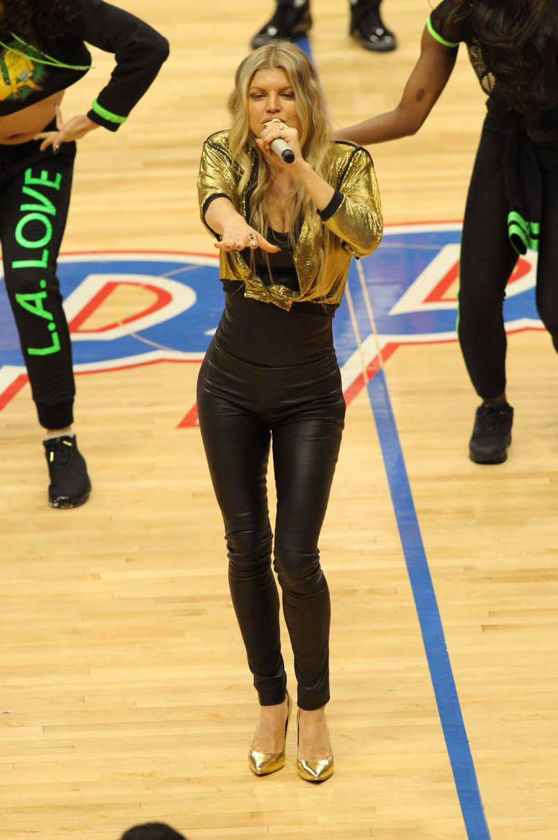 Fergie performs at the Los Angeles Lakers game at Staples Center