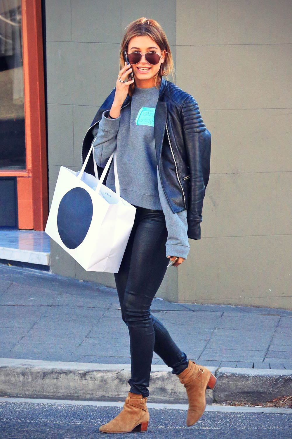 Hailey Baldwin Shopping in Sydney