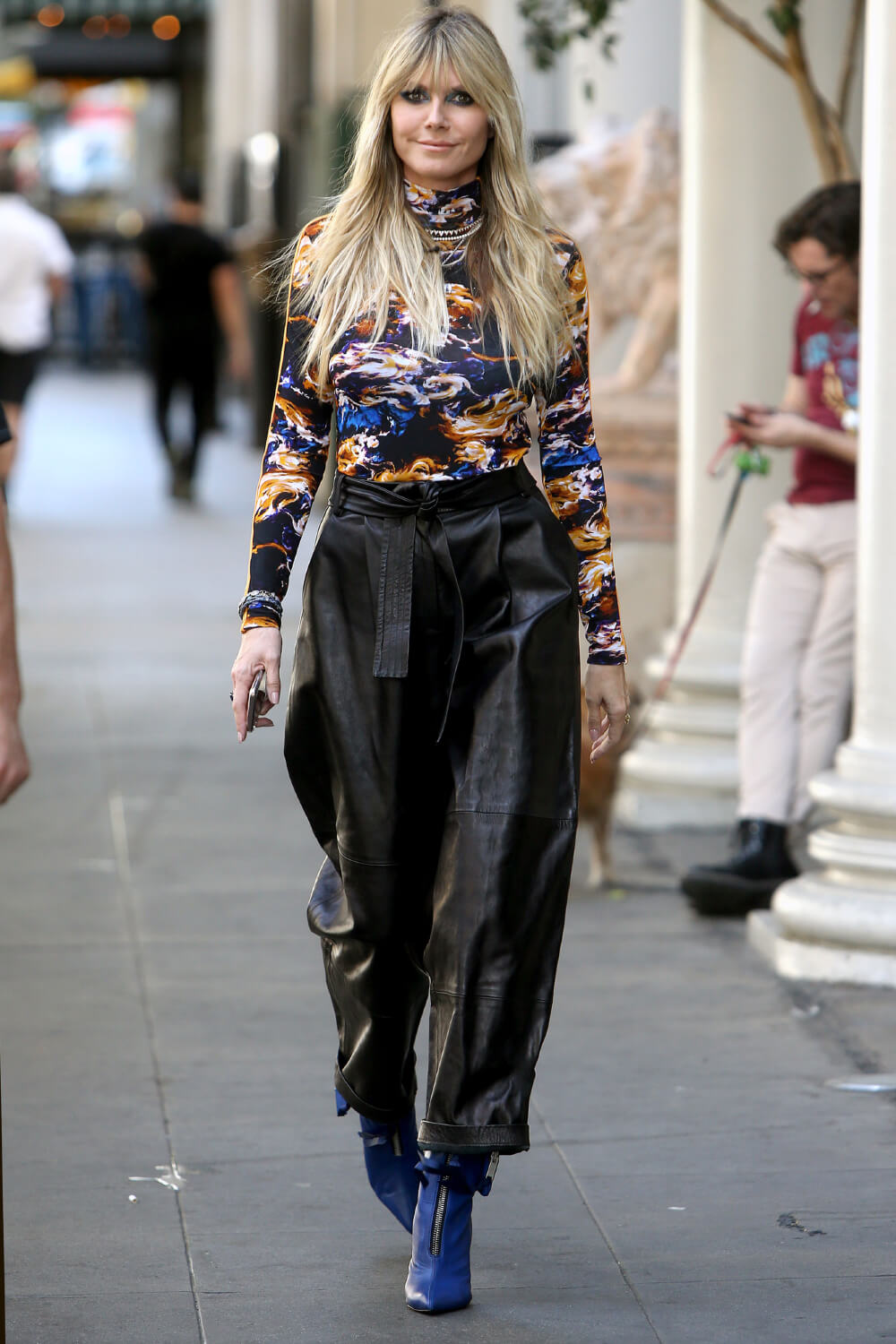 Heidi Klum walking to the Germany’s Next Topmodel set