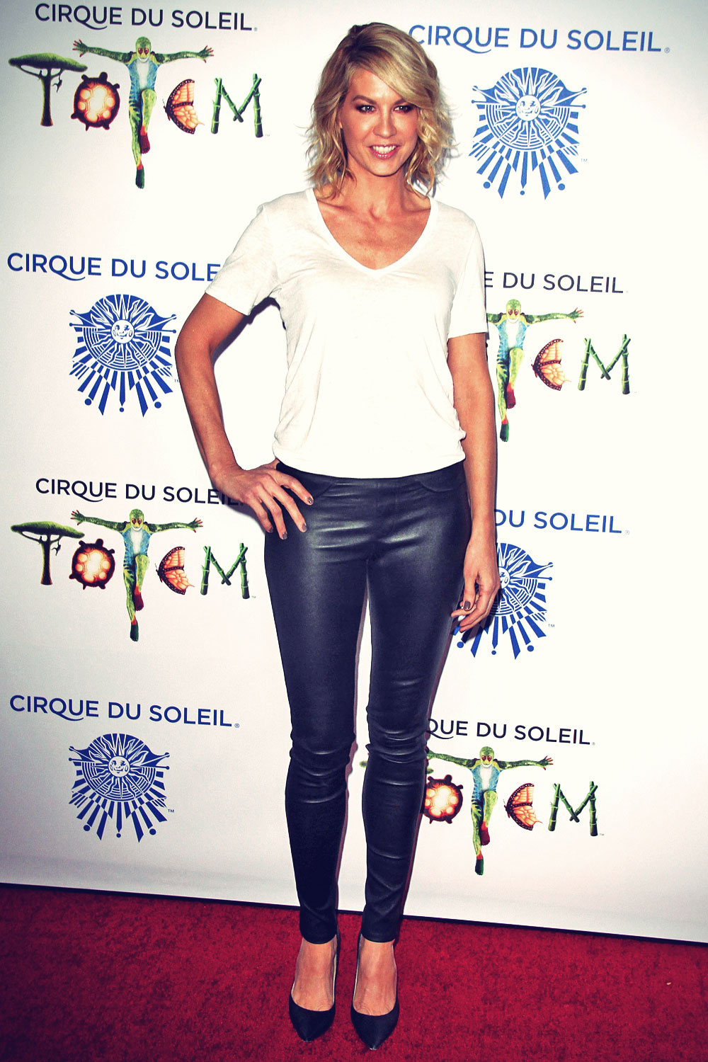 Jenna Elfman attends Opening night of Cirque du Soleil