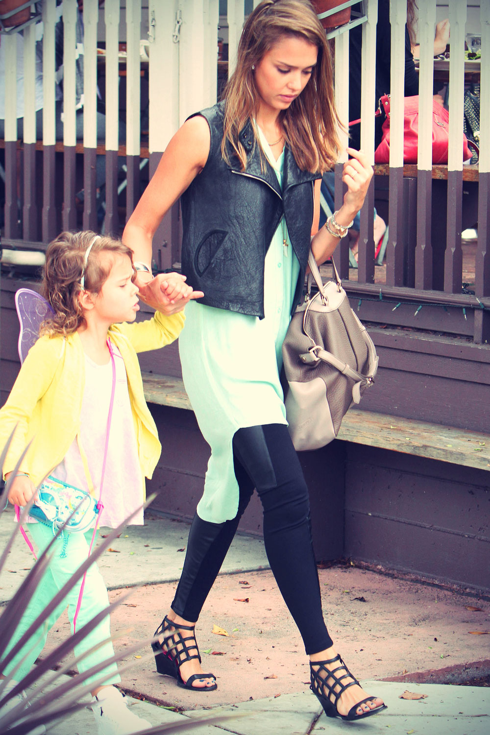 Jessica Alba out for lunch with her daughter