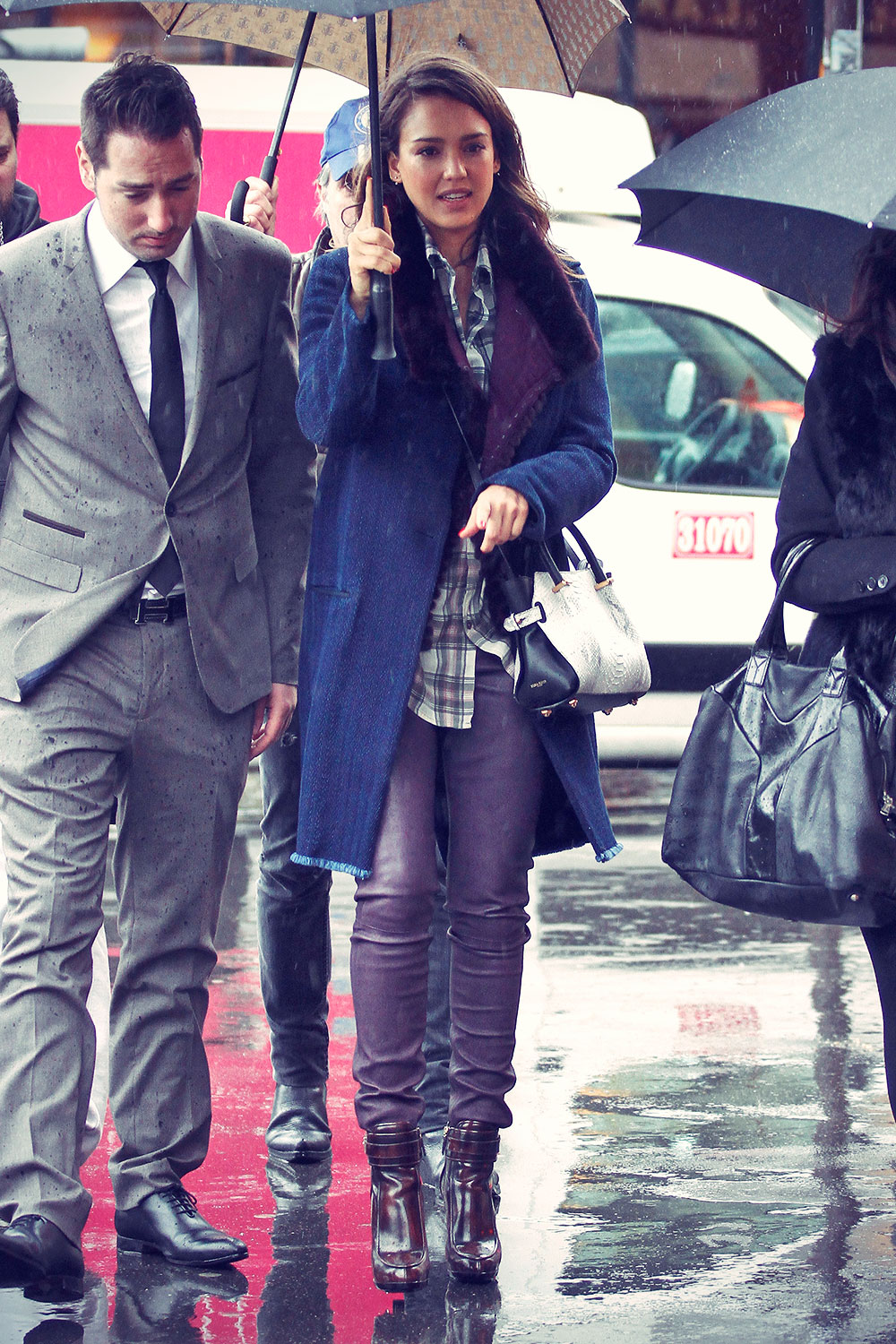 Jessica Alba strolling in Paris