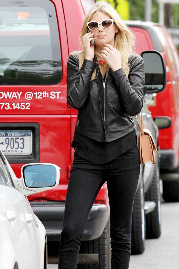 Kate Upton hailing a cab in Soho