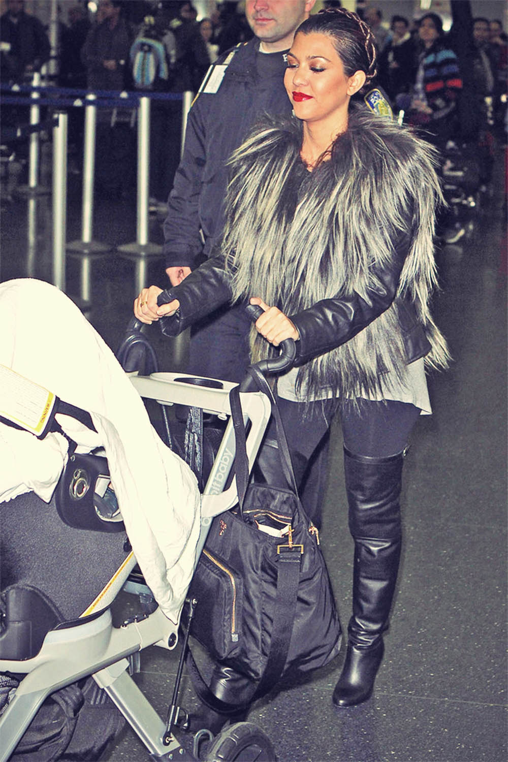 Kourtney Kardashian Returns To Los Angeles