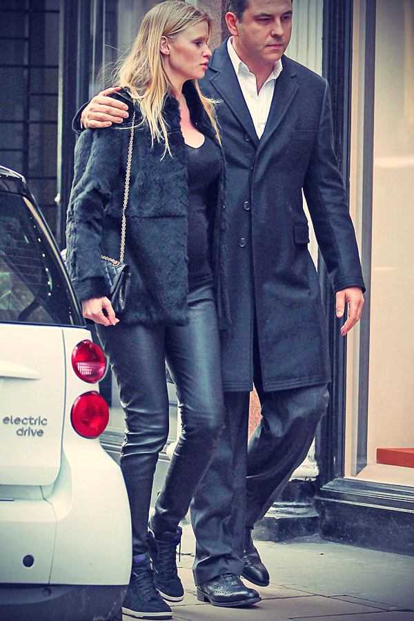 Lara Stone and was spotted on Bond Street in London