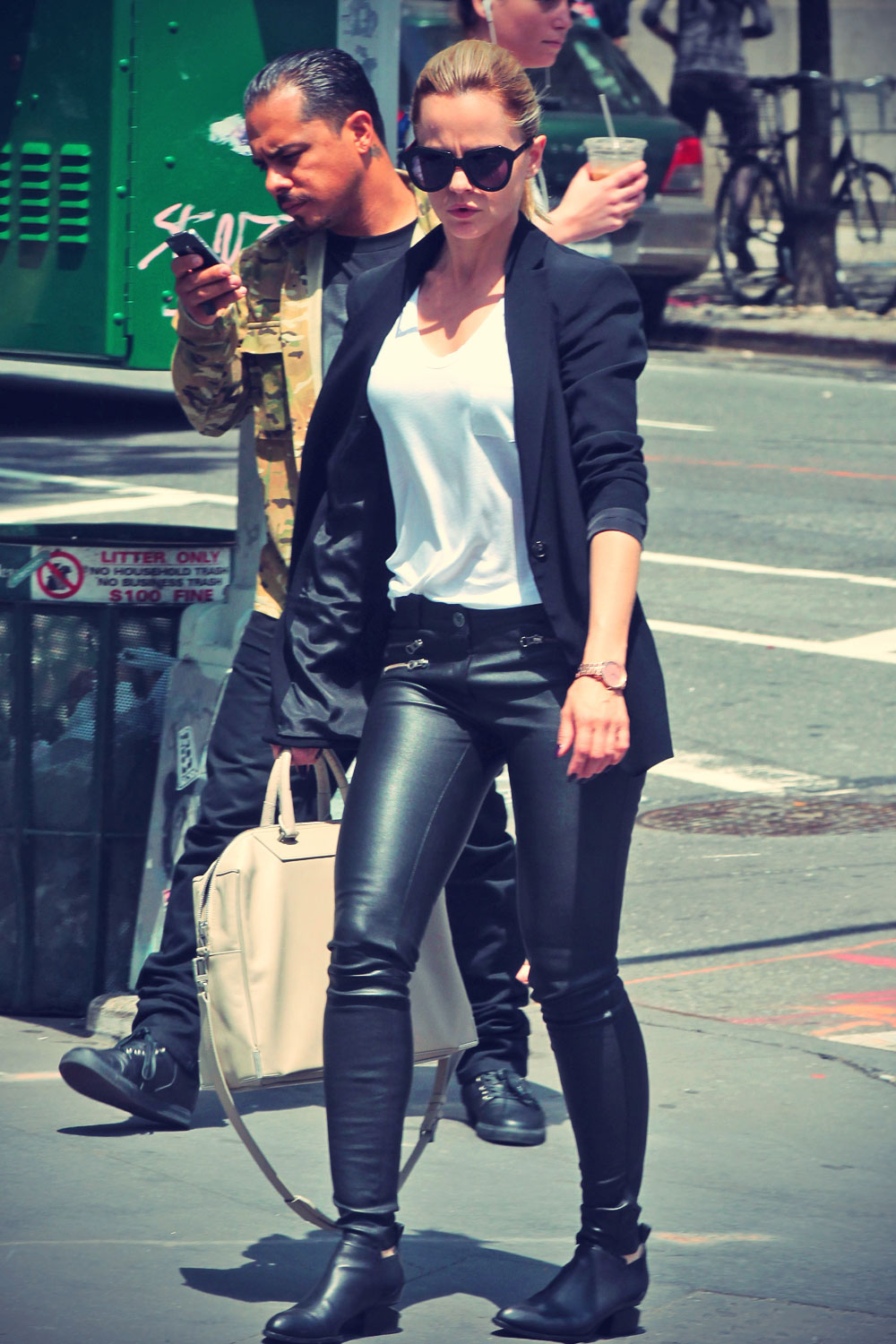 Mena Suvari stroll in Soho. 