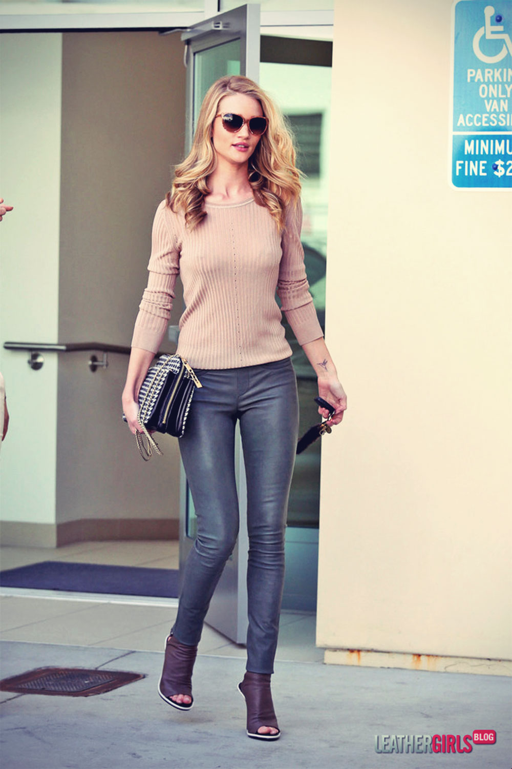 Rosie Huntington-Whiteley shops in Beverly Hills